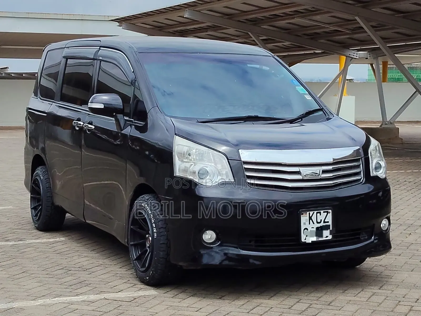 Toyota Noah 2013 Black