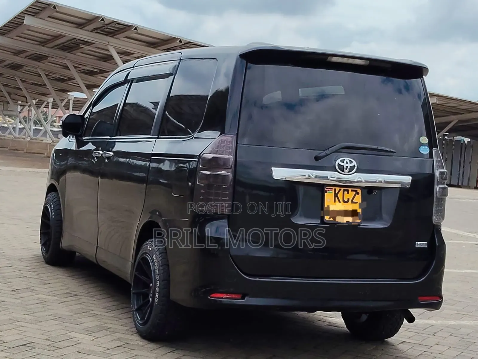 Toyota Noah 2013 Black
