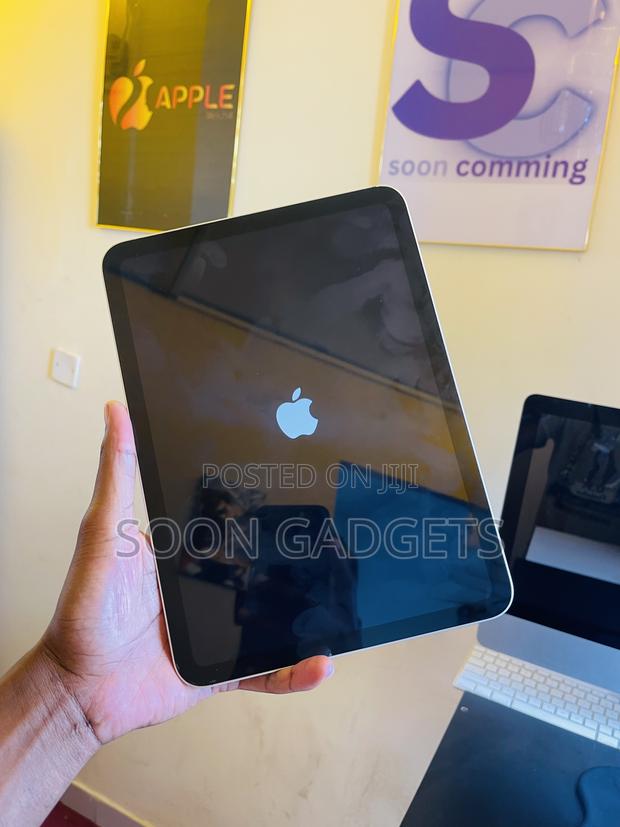 Apple iPad (2025) 64 GB Silver - main view