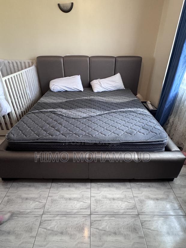 King Bed With Mattress From Victoria Homes Available