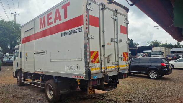 Isuzu Elf Truck Refrigerated - thumbnail 5