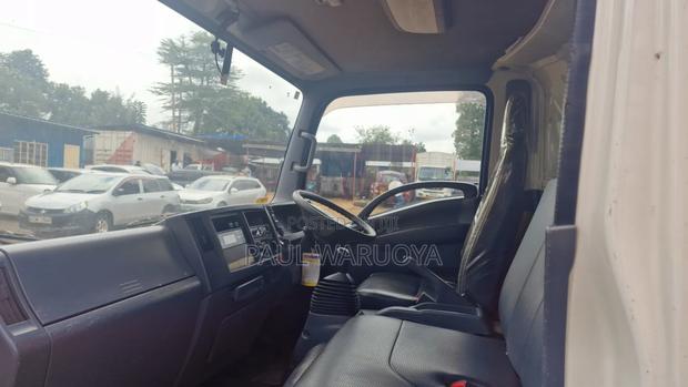 Isuzu Elf Truck Refrigerated - thumbnail 6