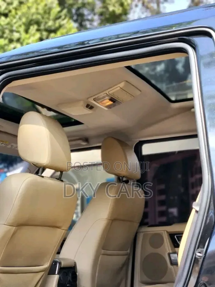Land Rover Discovery 2010 Black