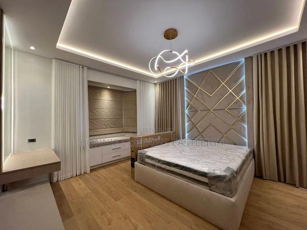 Grey and White for Modern Dining Rooms - thumbnail 2