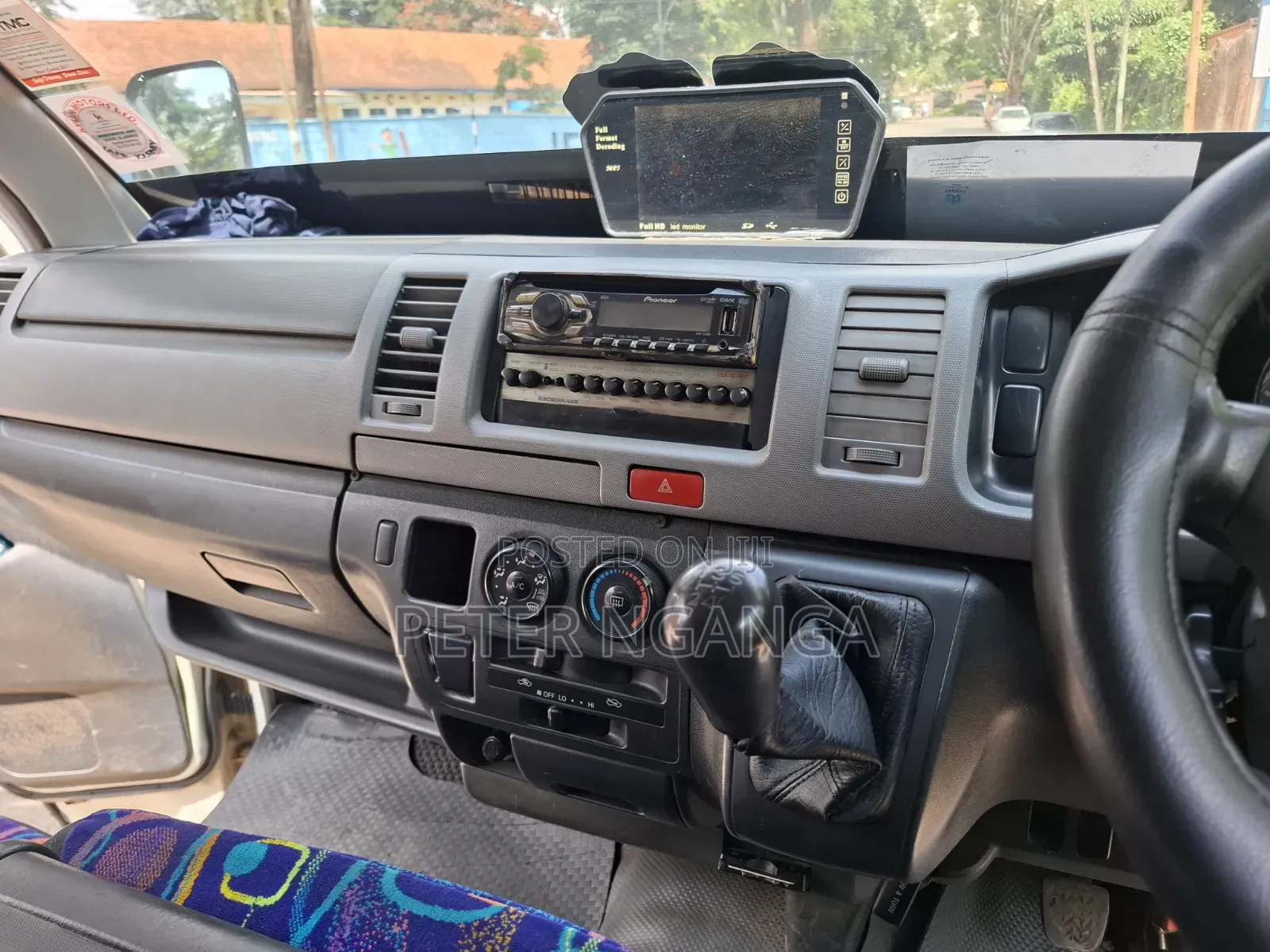 Toyota HiAce 2014 White