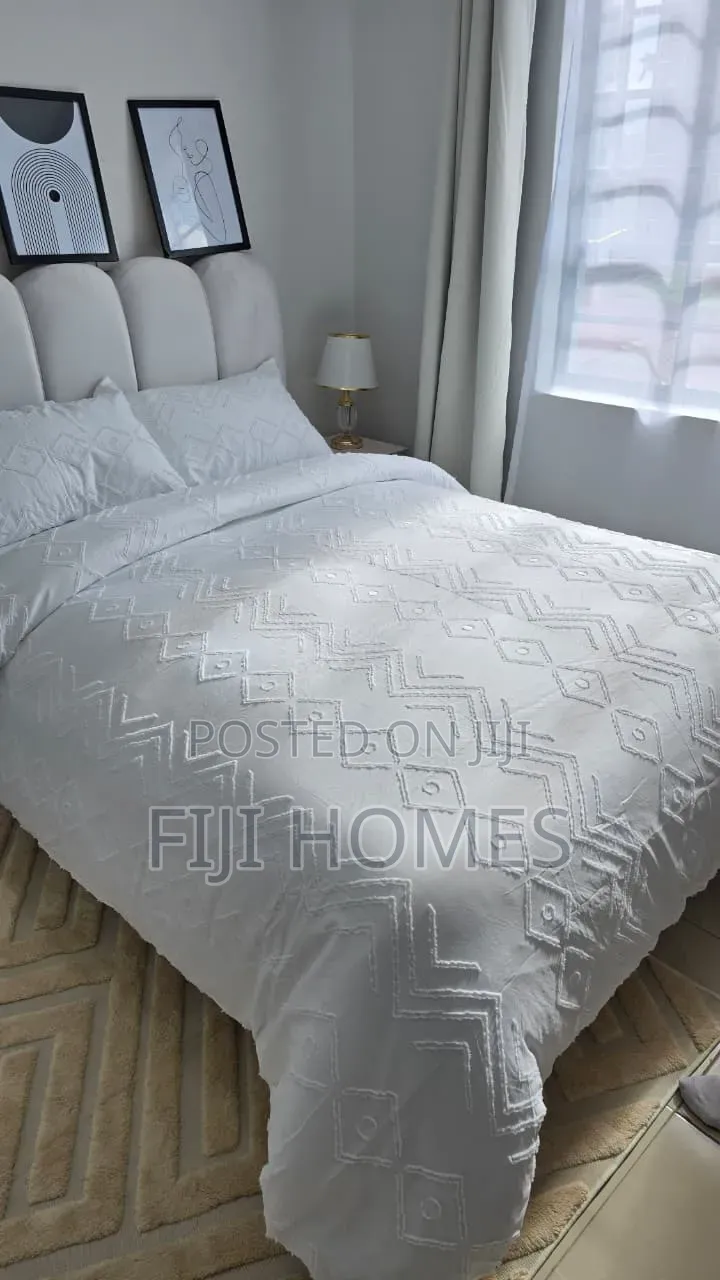4pc Luxury Tufted Duvet Cover Set 6x6/6x7 — New Design