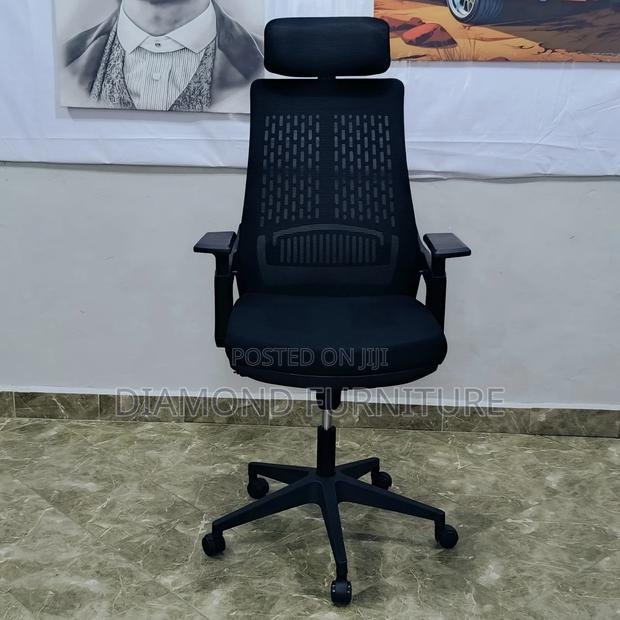 Luxury Ergonomic High Back Office Chair With Headrest .