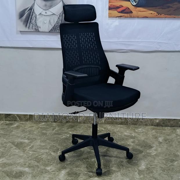Luxury Ergonomic High Back Office Chair With Headrest . - thumbnail 3