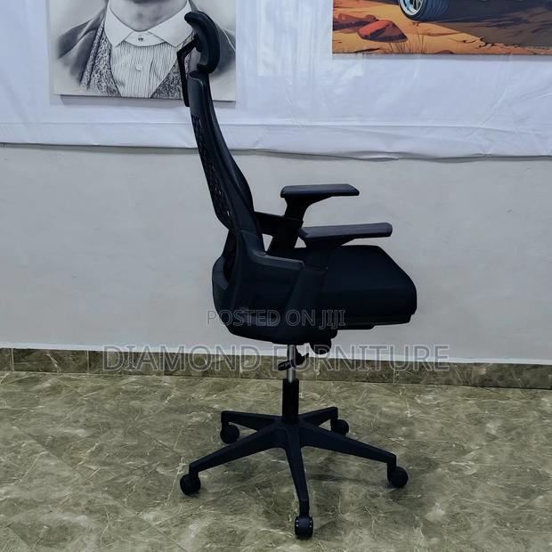 Luxury Ergonomic High Back Office Chair With Headrest . - thumbnail 4
