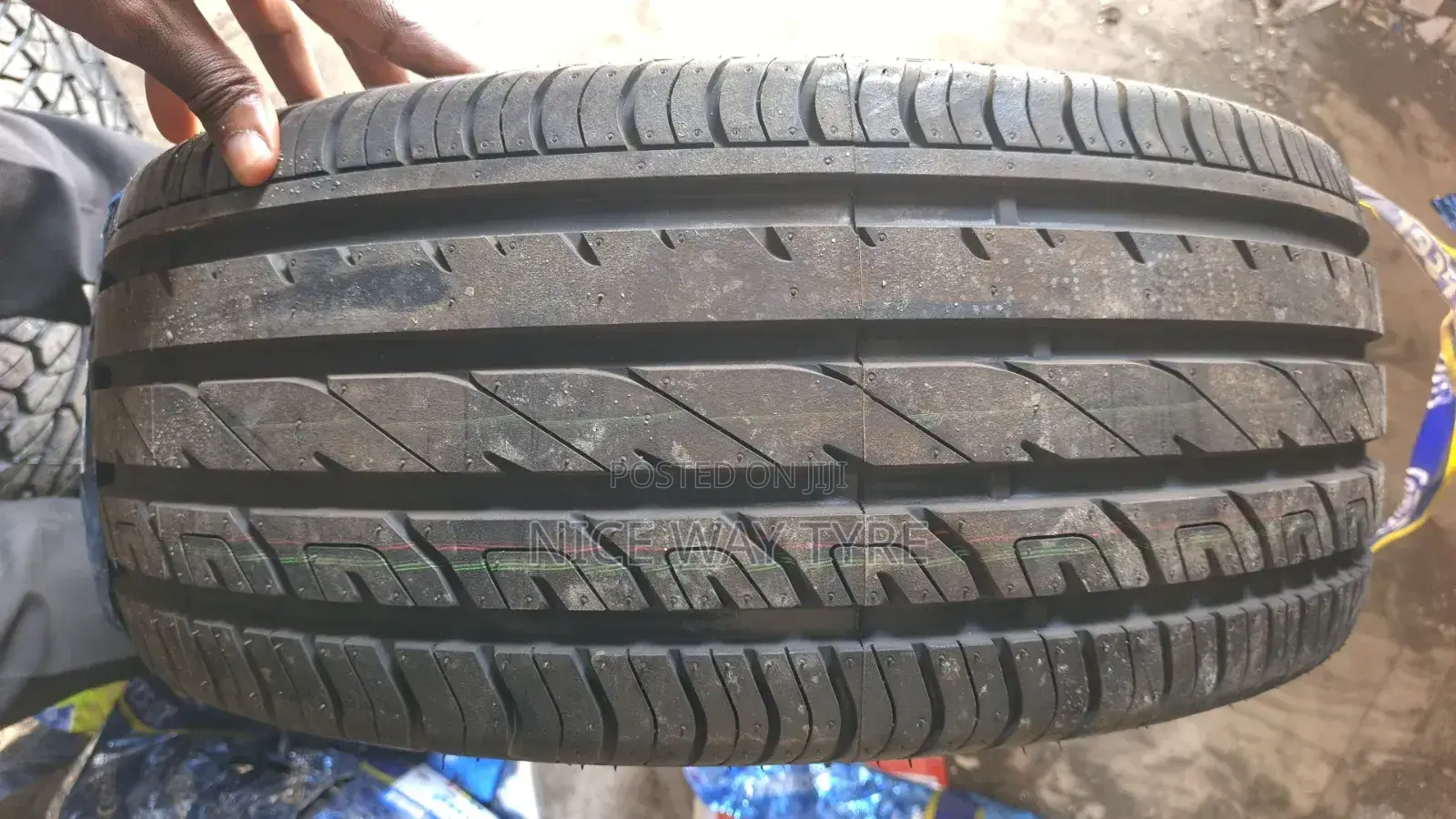 215/45r17 Cf 700
