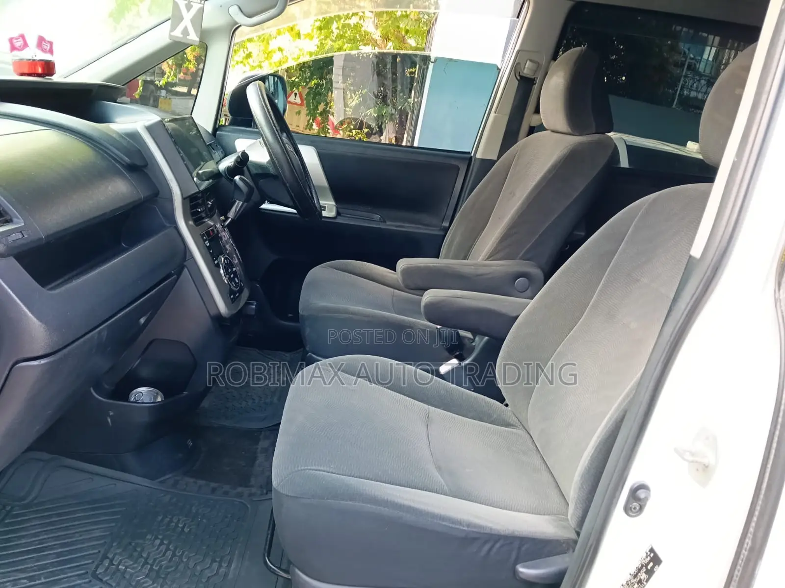 Toyota Noah 2014 White