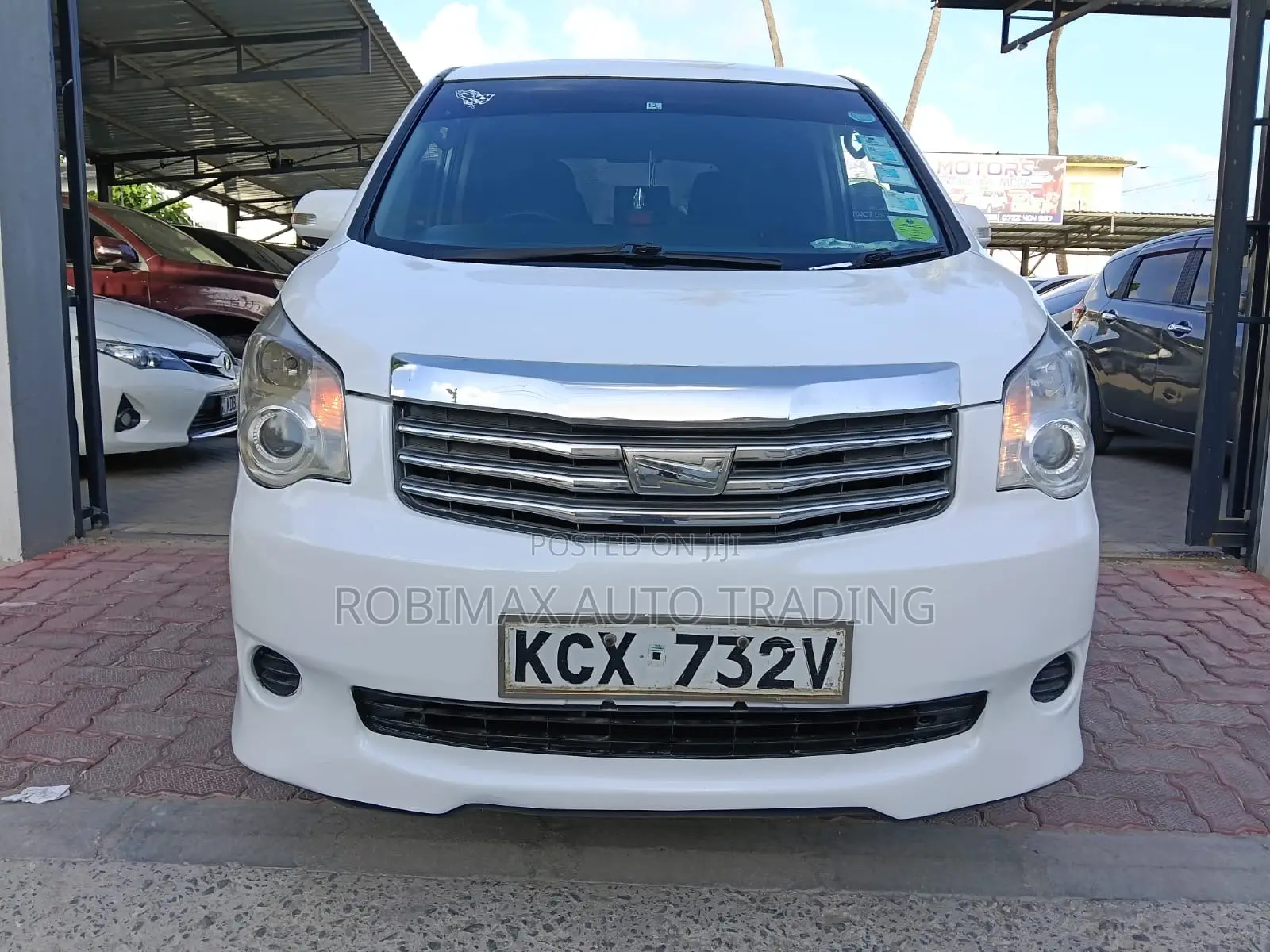 Toyota Noah 2014 White
