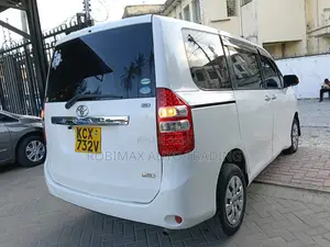 Toyota Noah 2014 White