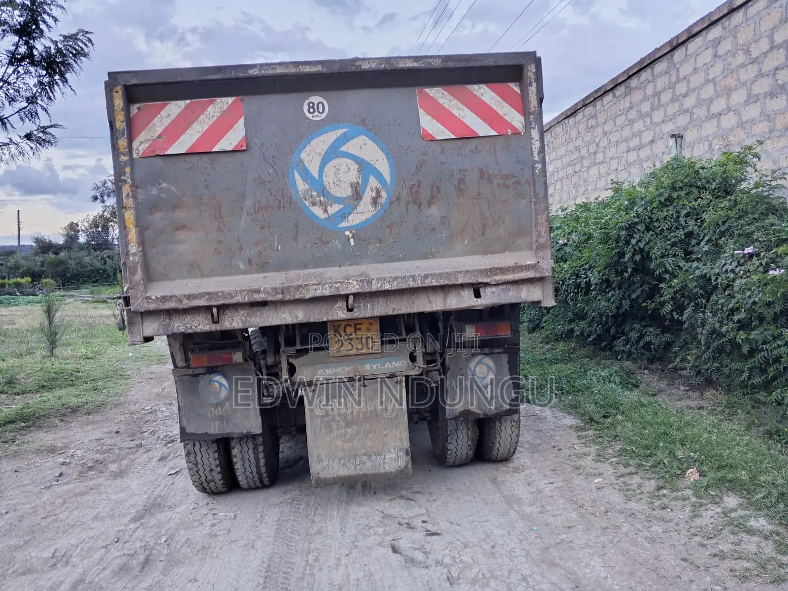 Ashok Leyland 2518 Tipper 2013 White