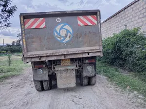 Ashok Leyland 2518 Tipper 2013 White