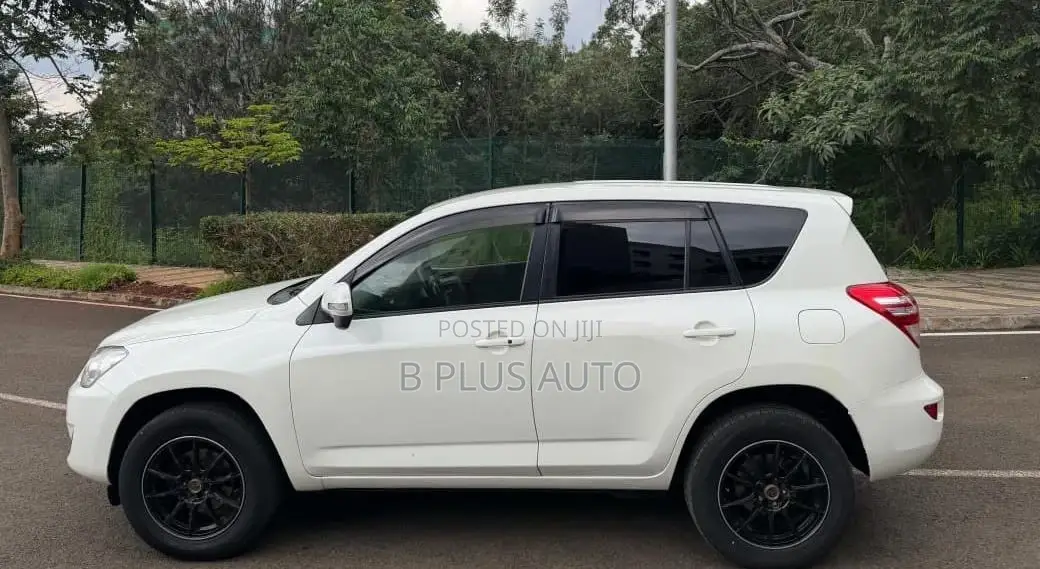 Toyota RAV4 2012 White