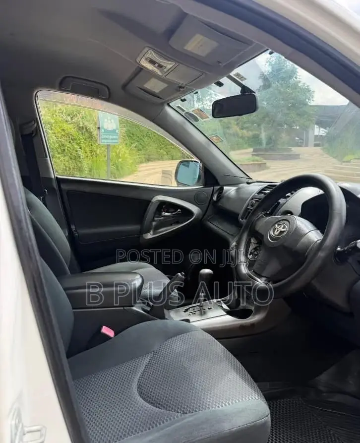 Toyota RAV4 2012 White