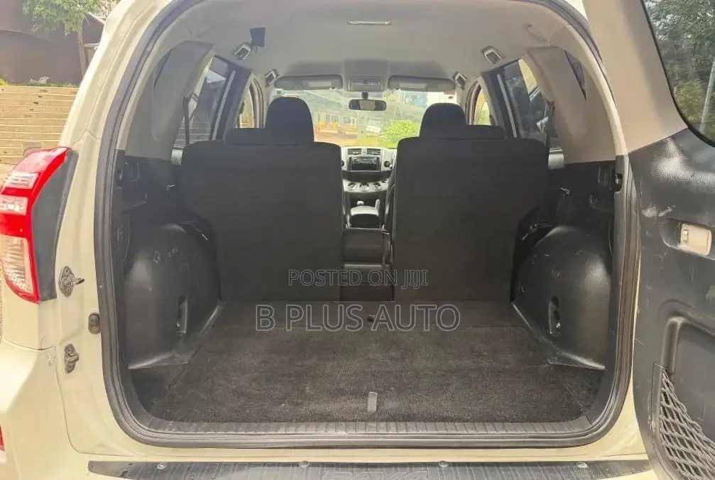 Toyota RAV4 2012 White
