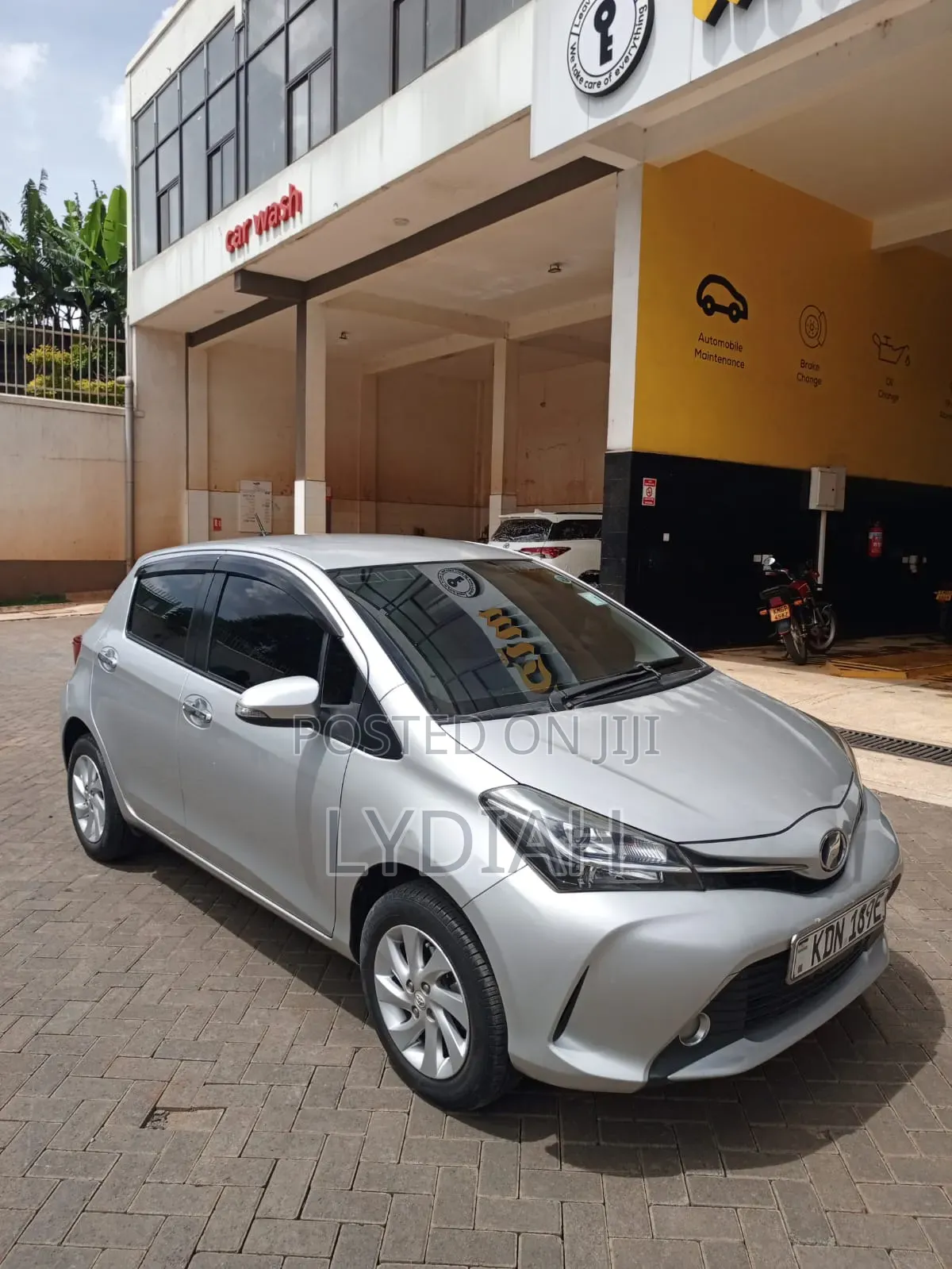 Toyota Vitz 2016 Silver