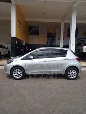 Toyota Vitz 2016 Silver