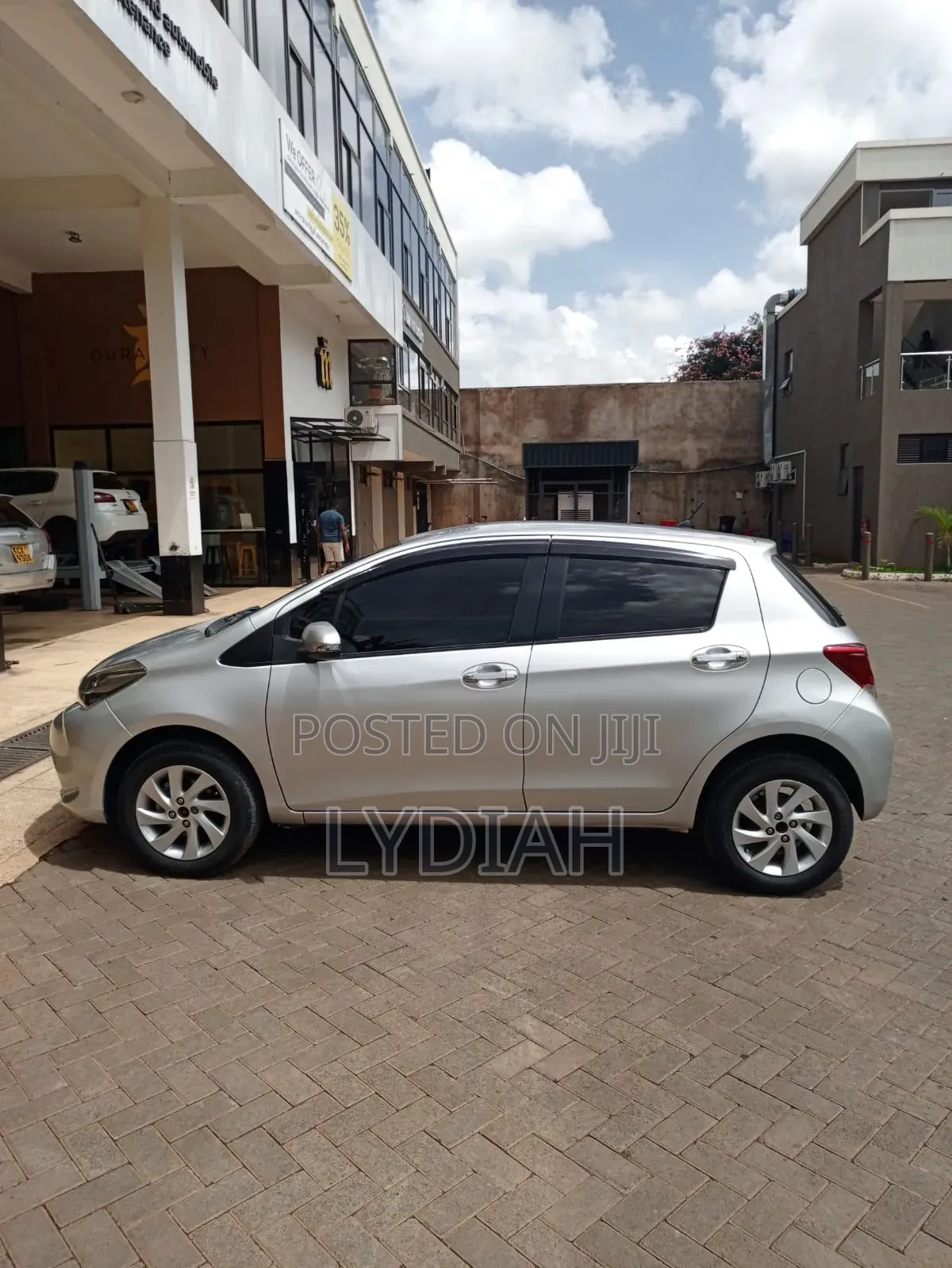 Toyota Vitz 2016 Silver