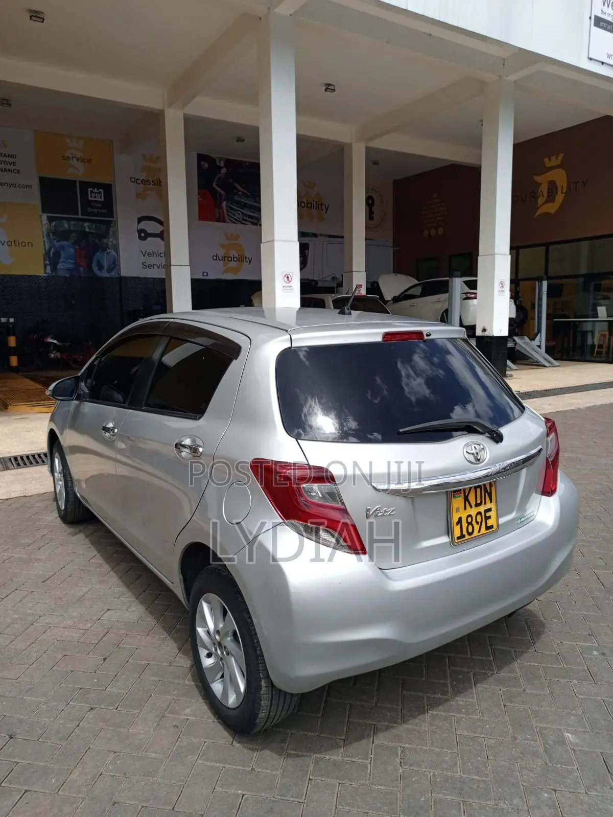 Toyota Vitz 2016 Silver
