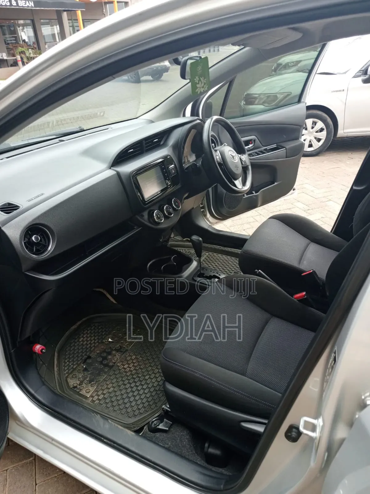 Toyota Vitz 2016 Silver