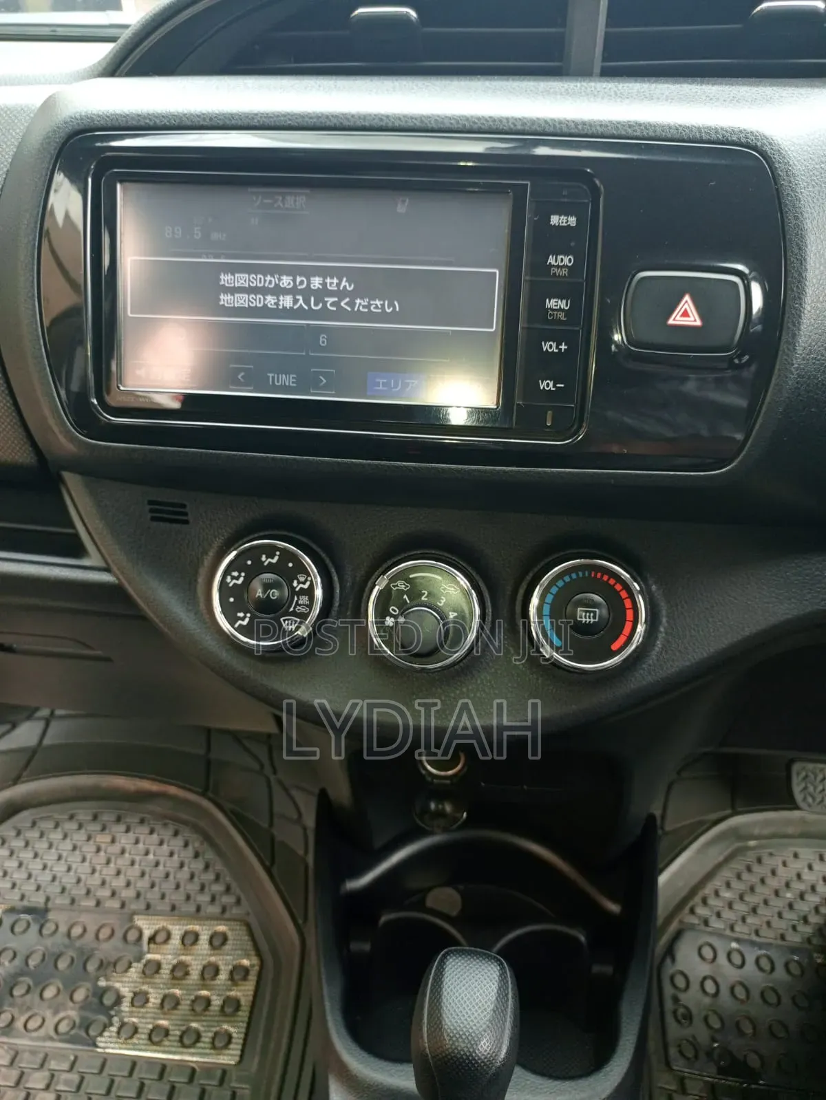 Toyota Vitz 2016 Silver