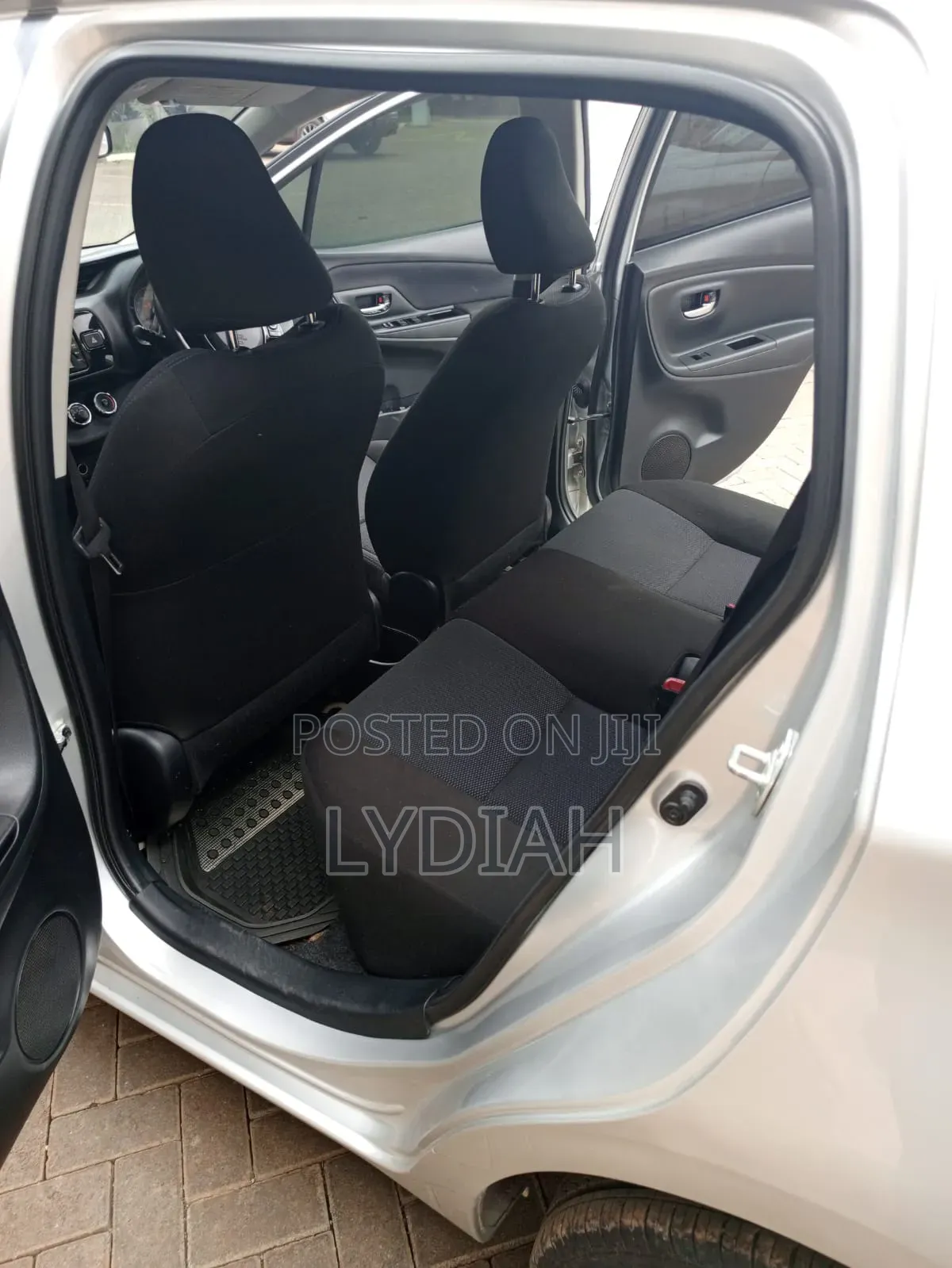 Toyota Vitz 2016 Silver