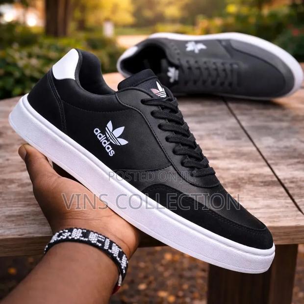 Ckassic Adidas Casuals