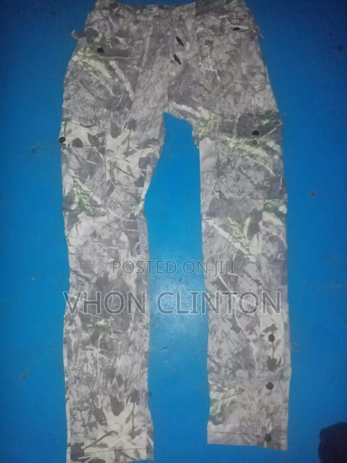 Khaki Cargo Pants Size. L 8/10