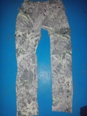 Khaki Cargo Pants Size. L 8/10