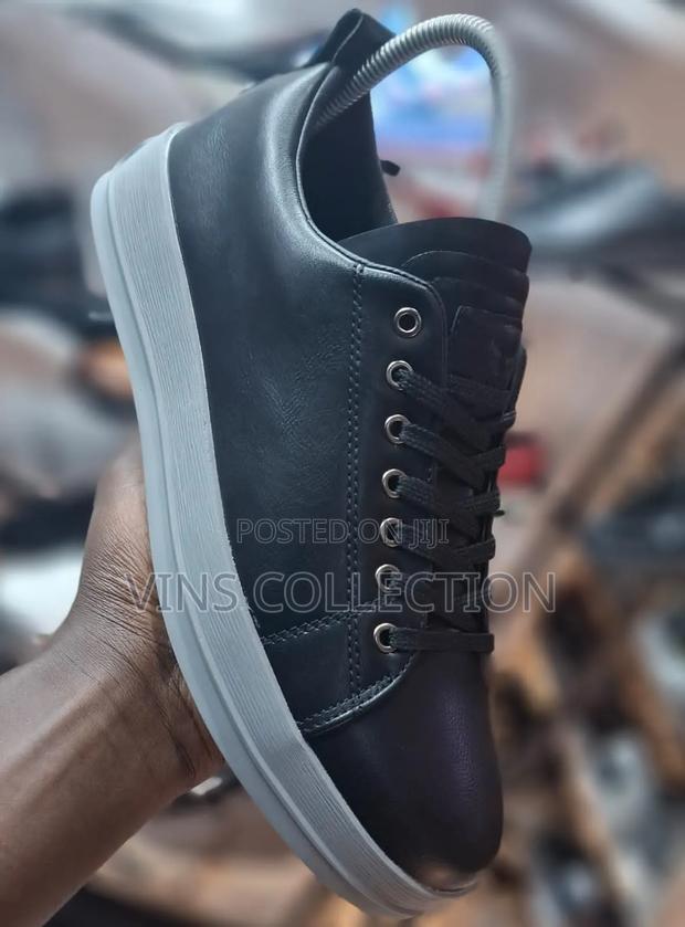 Right Man Casuals - thumbnail 2