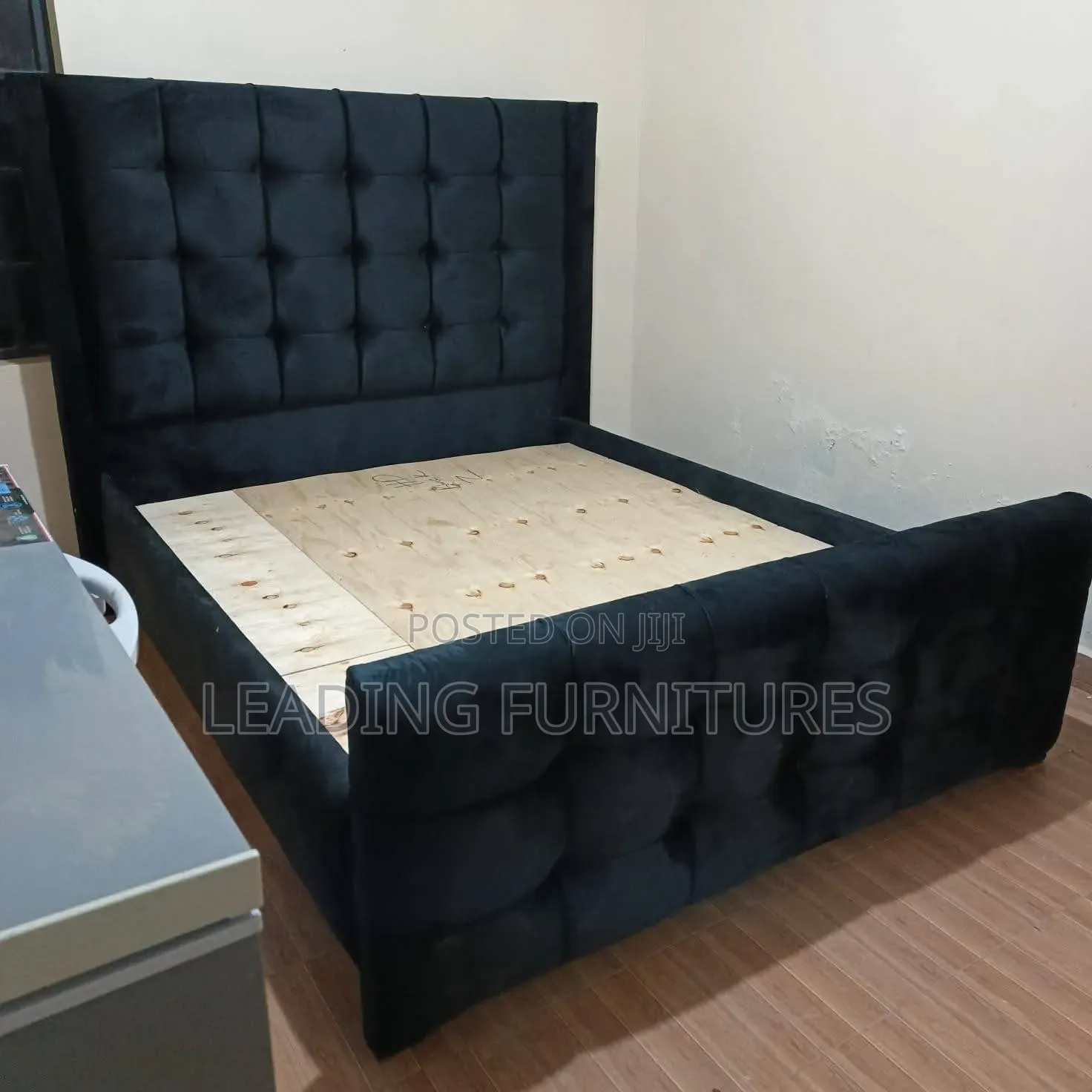 Harsh Black 5x6 Chester Bed