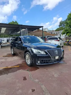 Toyota Crown 2016 Black