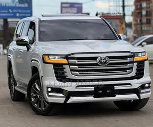 Toyota Land Cruiser LC300 2023 White