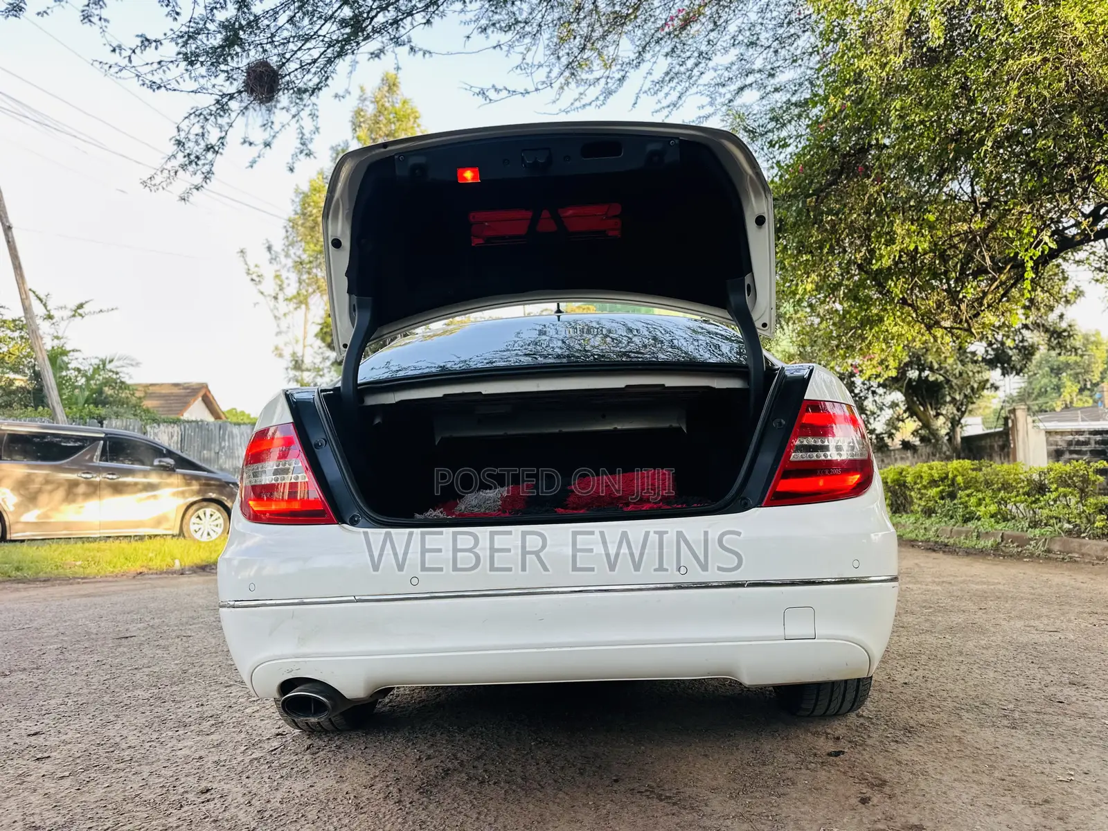 Mercedes-Benz C200 2011 White