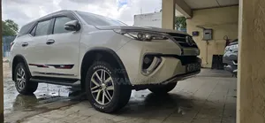 Toyota Fortuner 2019 White