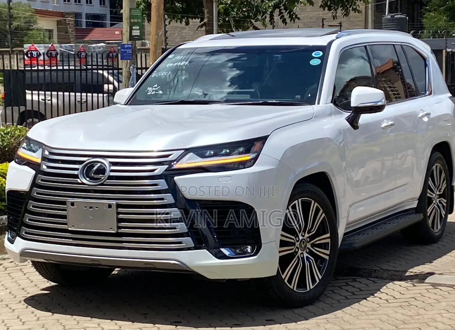 Lexus LX 2022