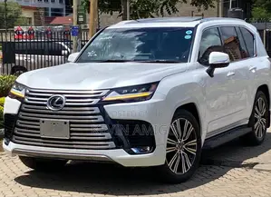 Lexus LX 2022