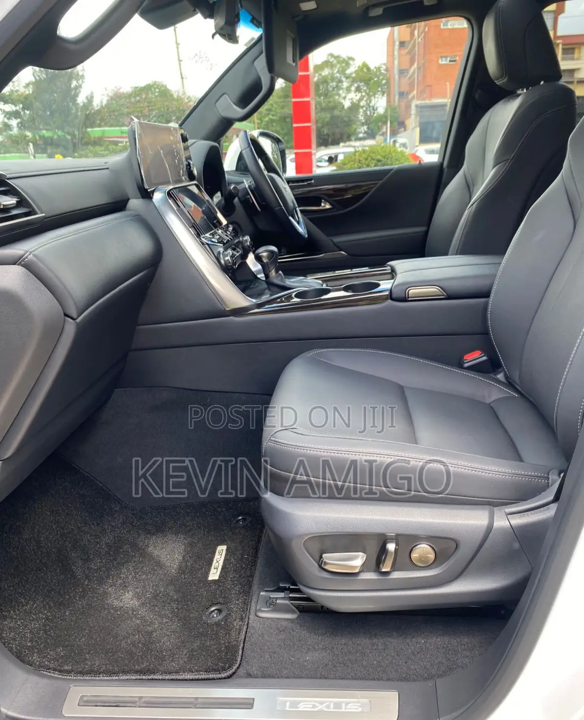 Lexus LX 2022