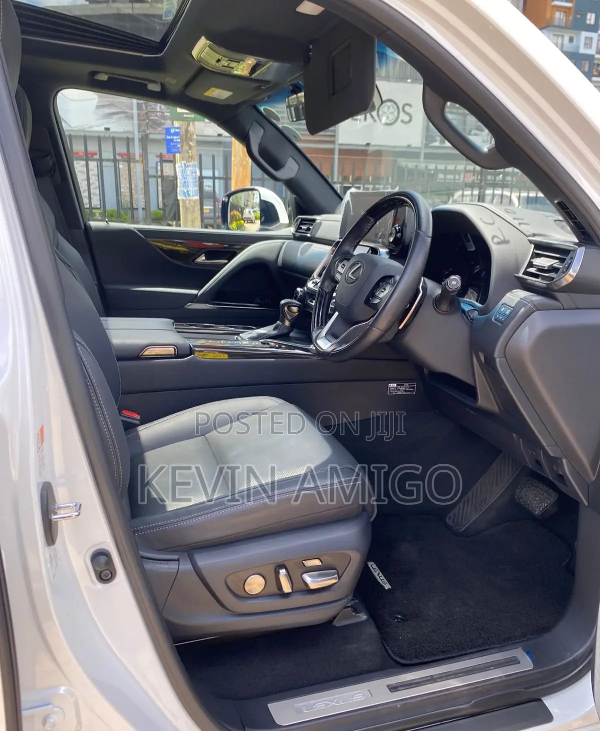 Lexus LX 2022