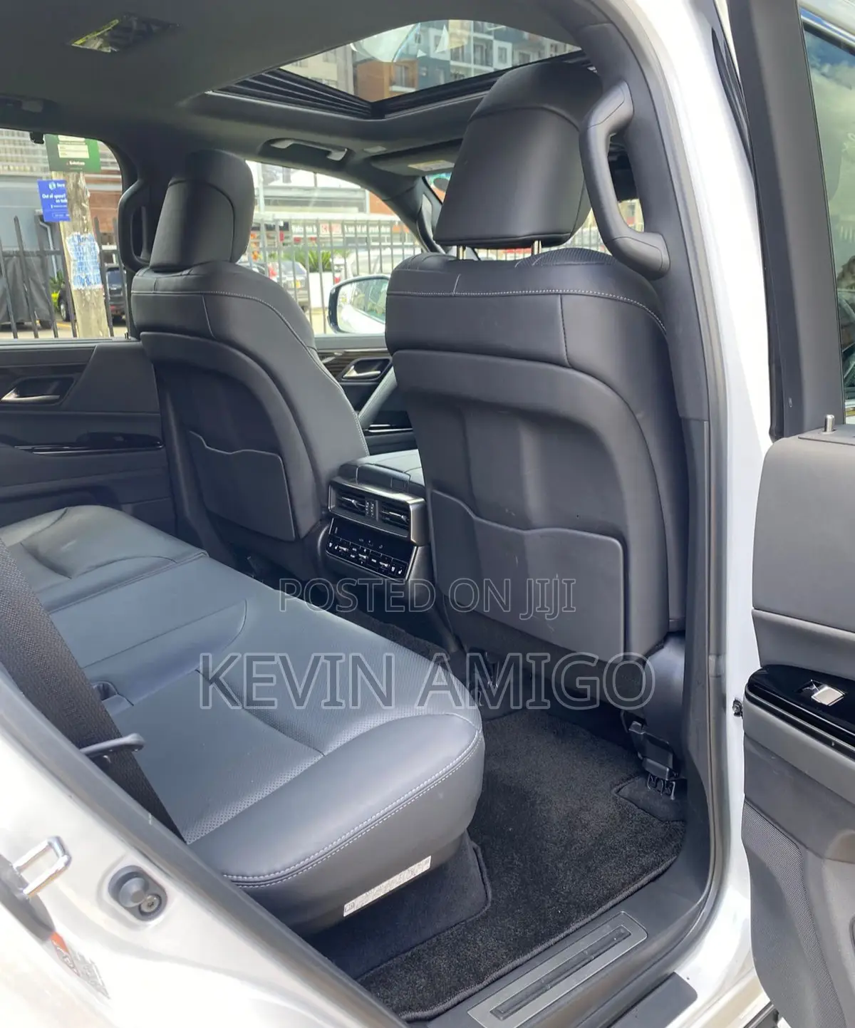 Lexus LX 2022