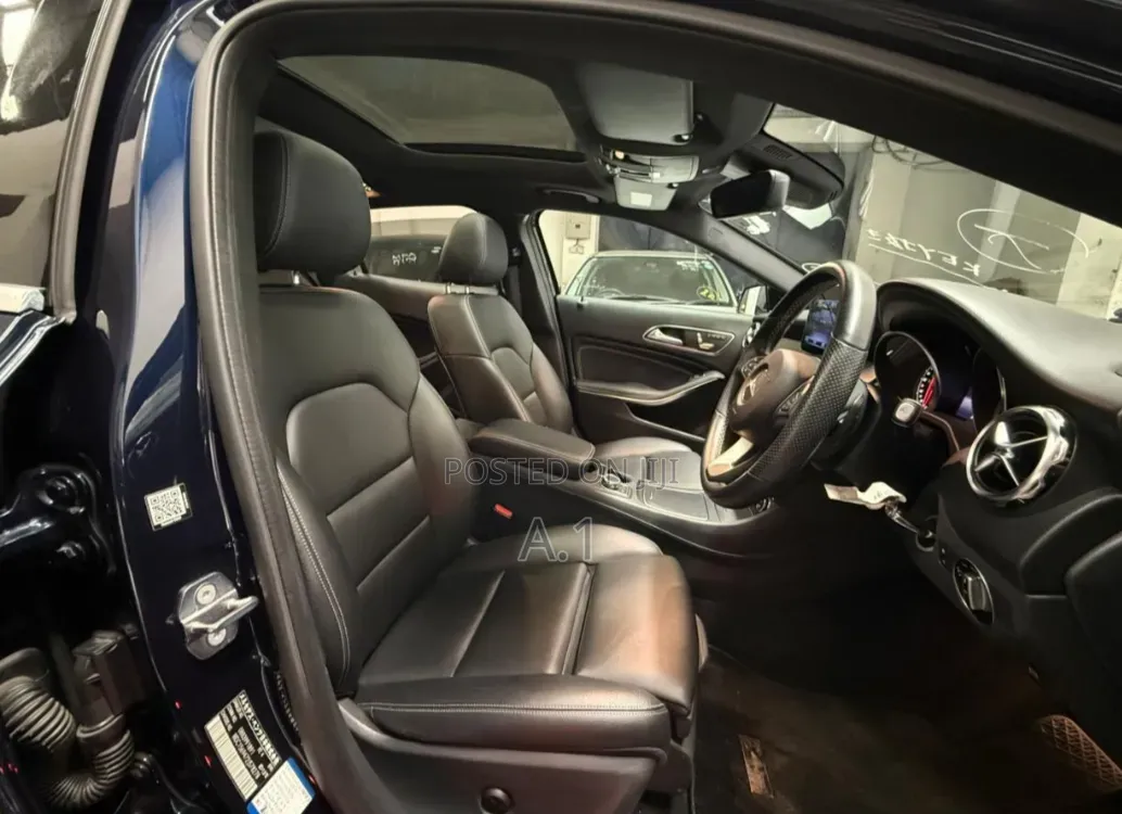 Mercedes-Benz GLA-Class 2019 Blue