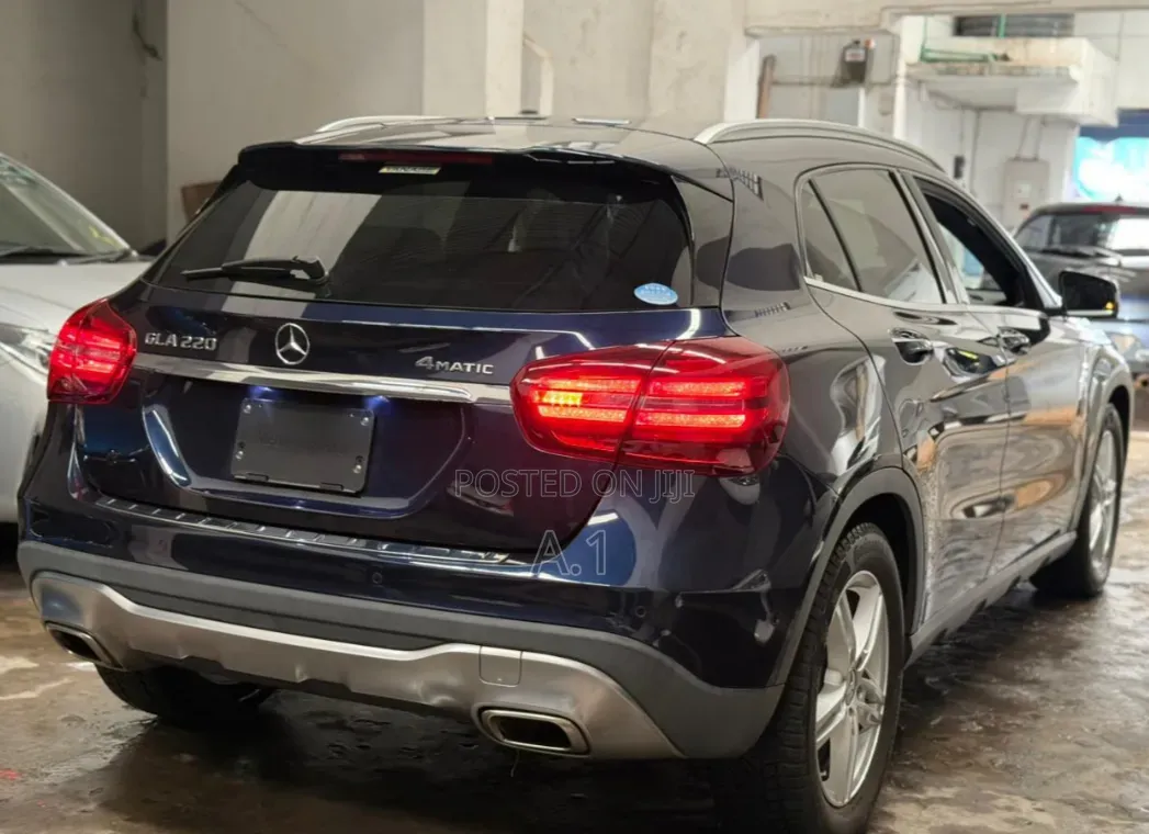 Mercedes-Benz GLA-Class 2019 Blue