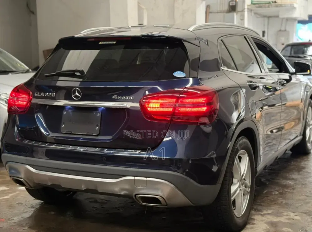 Mercedes-Benz GLA-Class 2019 Blue