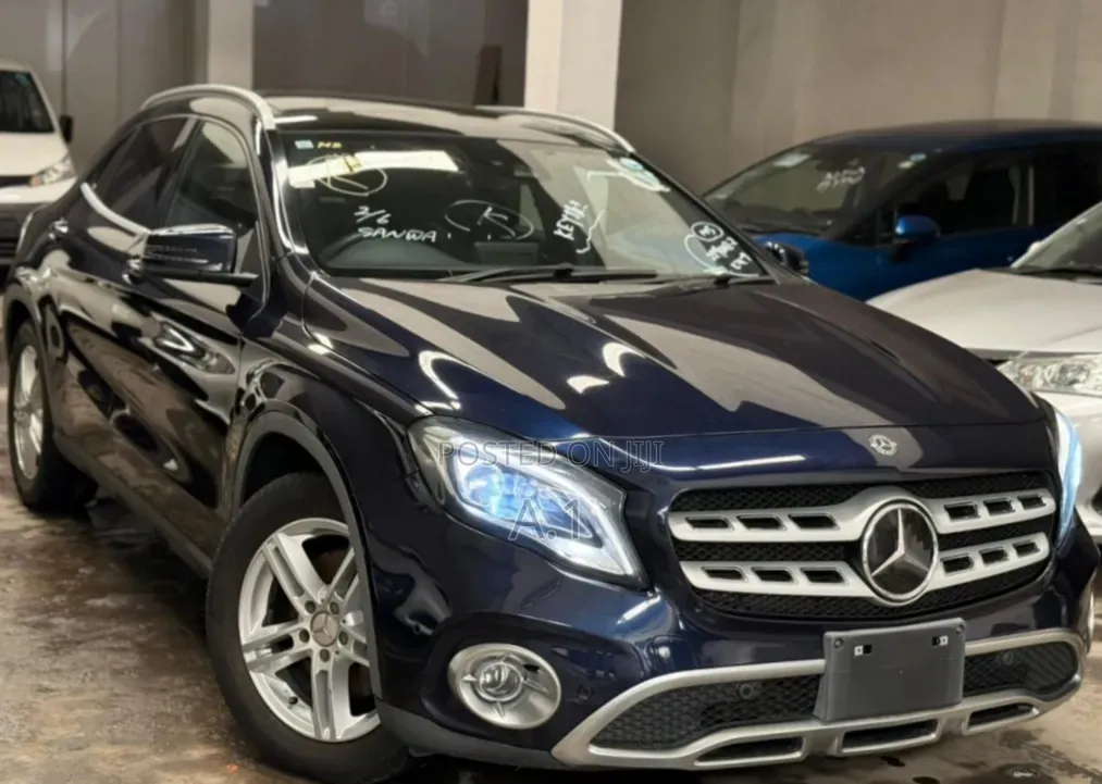 Mercedes-Benz GLA-Class 2019 Blue