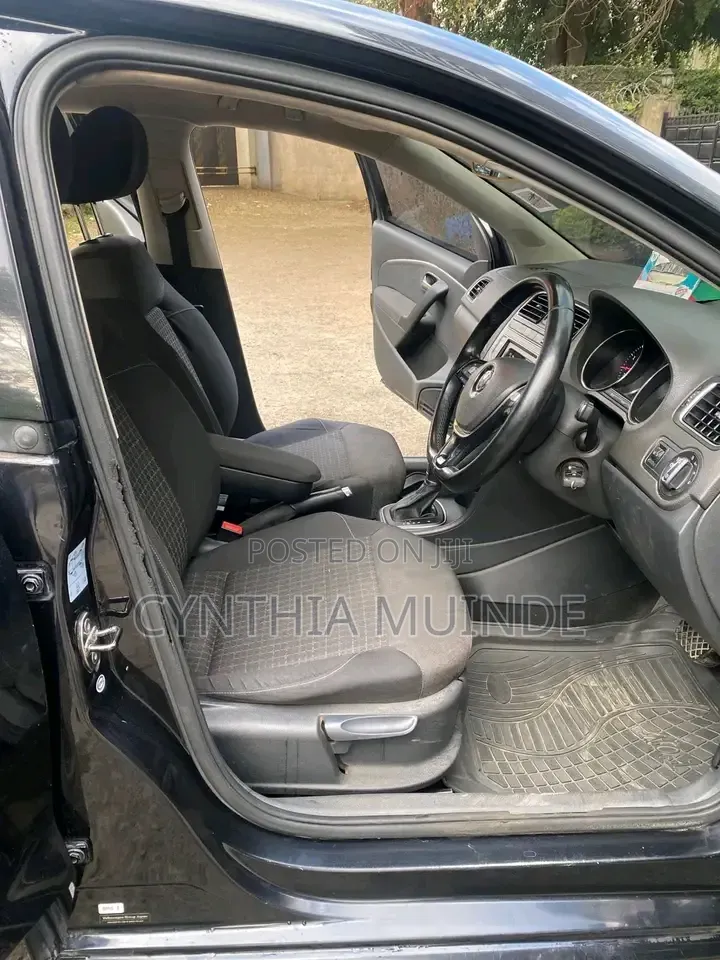 Volkswagen Polo 2015 Black