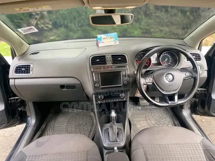 Volkswagen Polo 2015 Black