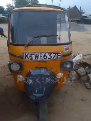 Piaggio 2016 Yellow